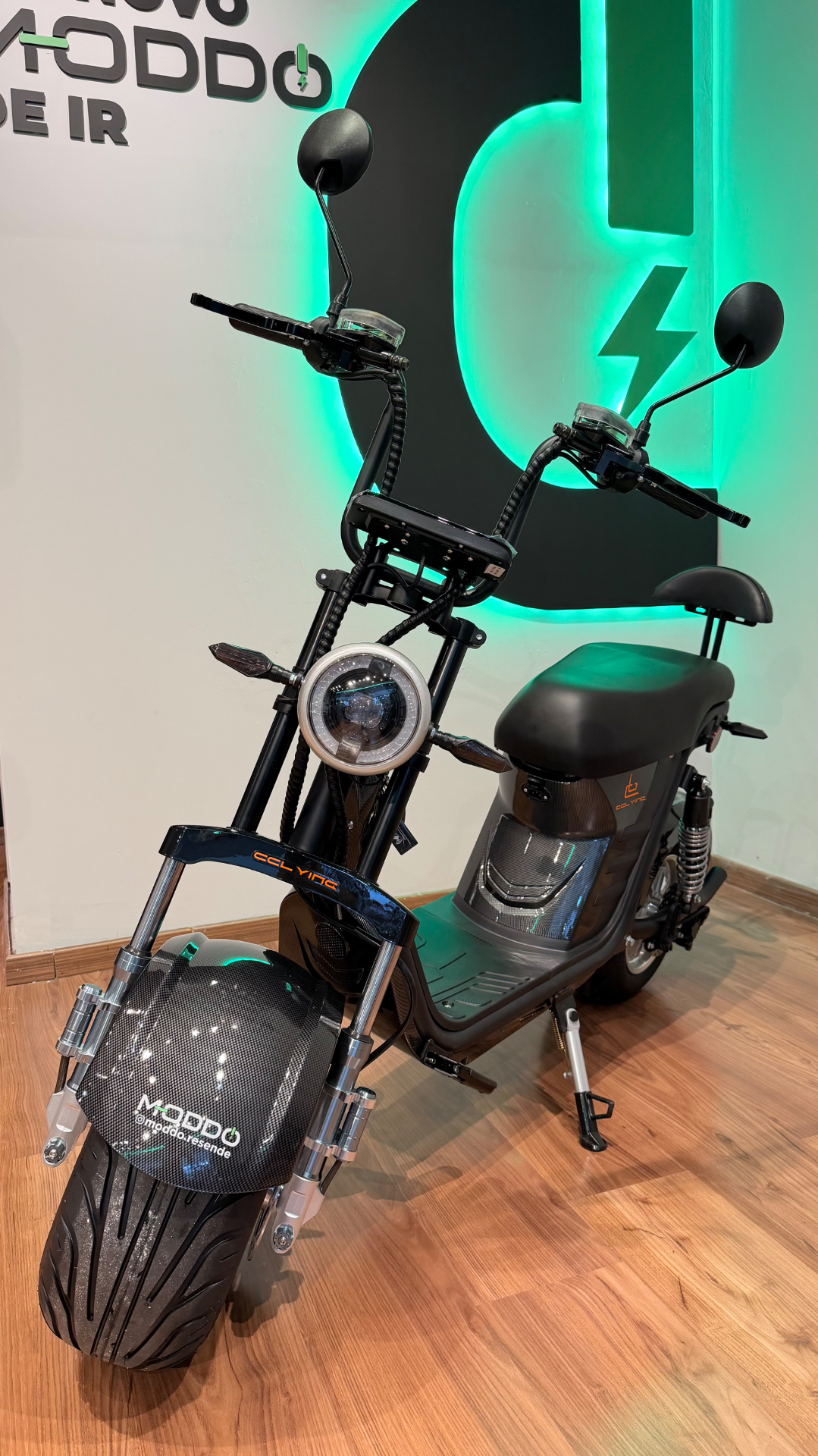 Scooter elétrica MODDO X12 preta na loja MODDO em Resende